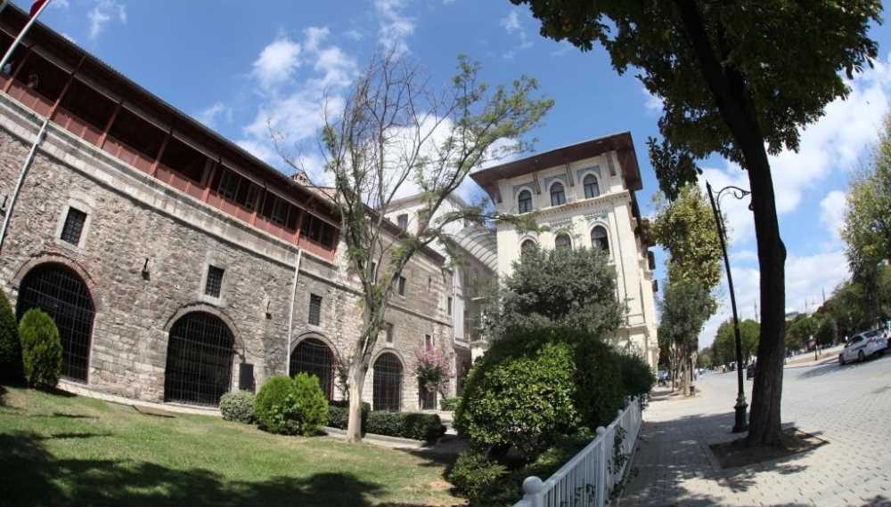 Türk ve İslam Eserleri Müzesi’nde El Oyma Ahşap Dolap Sanatı