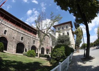 Türk ve İslam Eserleri Müzesi’nde El Oyma Ahşap Dolap Sanatı