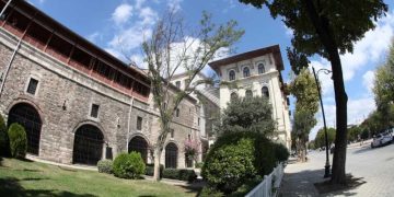 Türk ve İslam Eserleri Müzesi’nde El Oyma Ahşap Dolap Sanatı